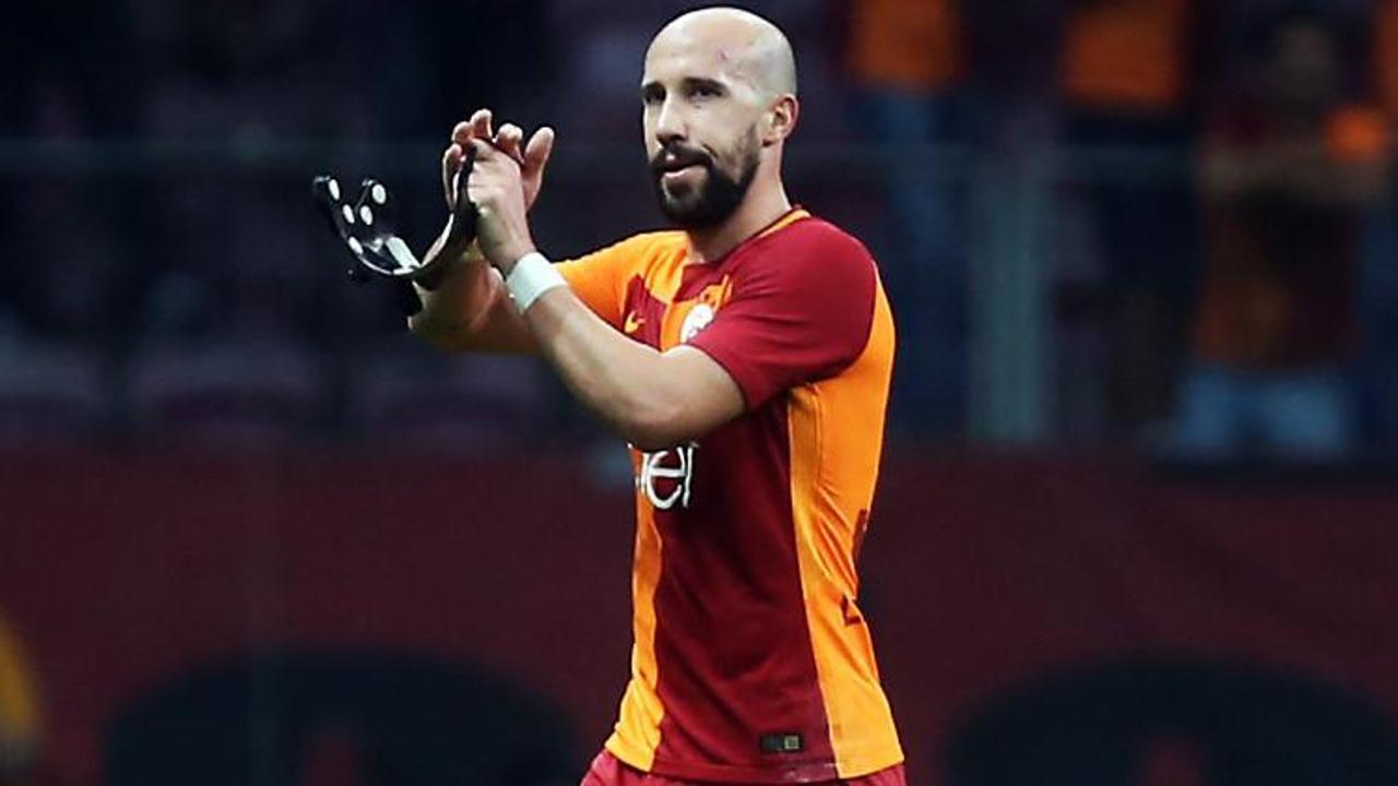 Galatasaray taraftarlarından Latovlevici tepkisi!