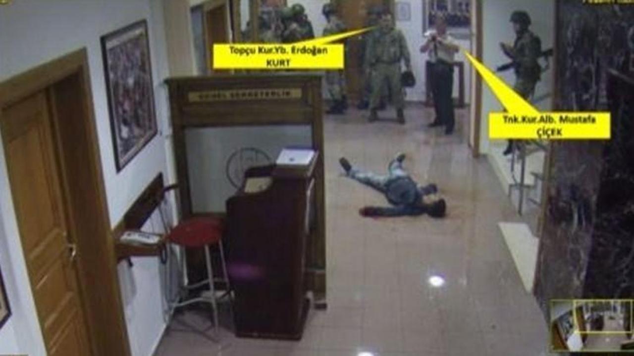 Şehit ettikleri vatandaşın fotoğrafını &ccedil;ekmiş