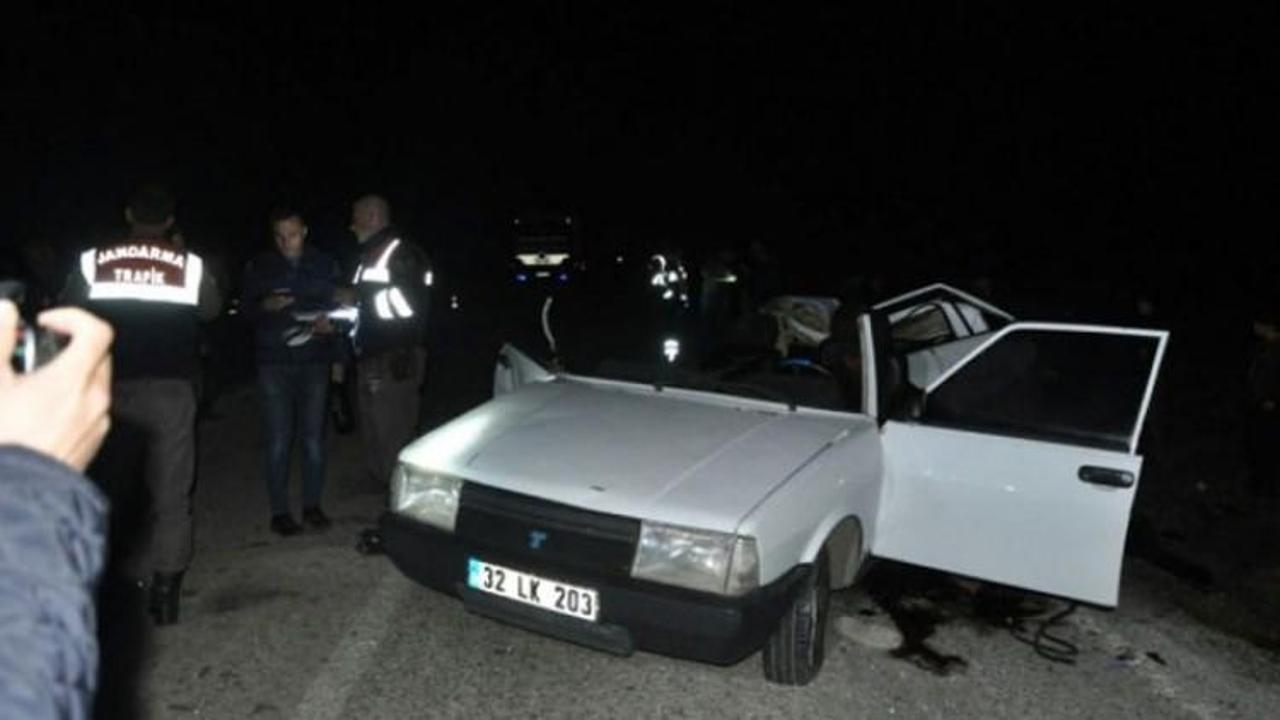 Afyonkarahisar&rsquo;da trafik kazası: 2 &ouml;l&uuml;, 2 yaralı 