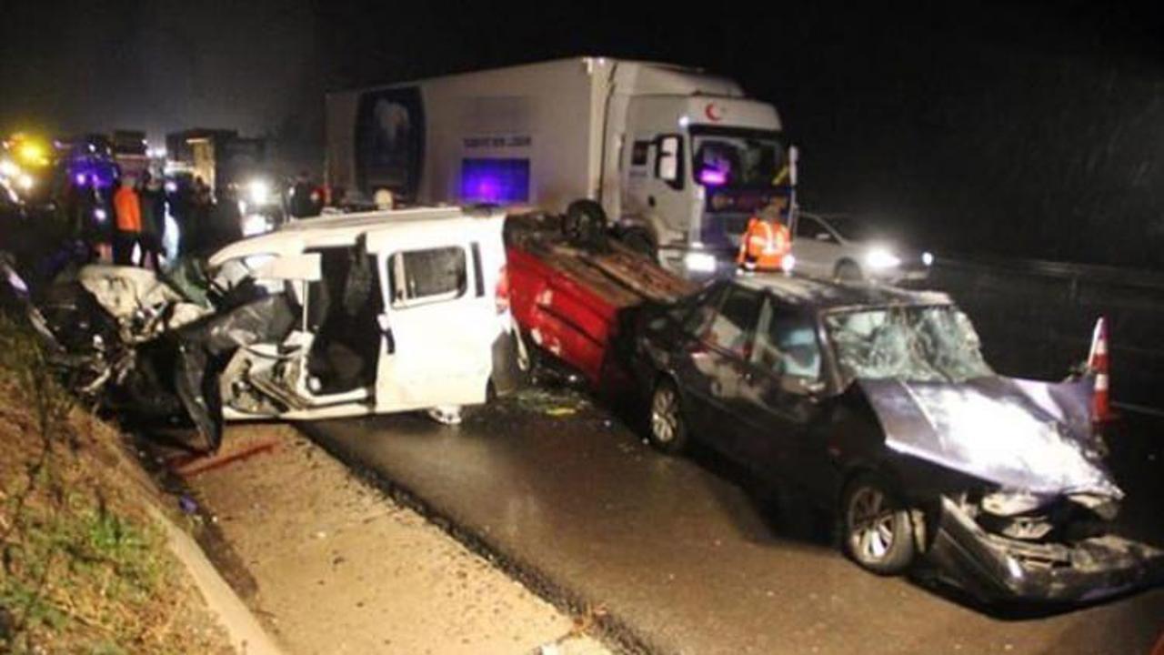 TEM'de feci kaza: &Ouml;l&uuml; ve yaralılar var