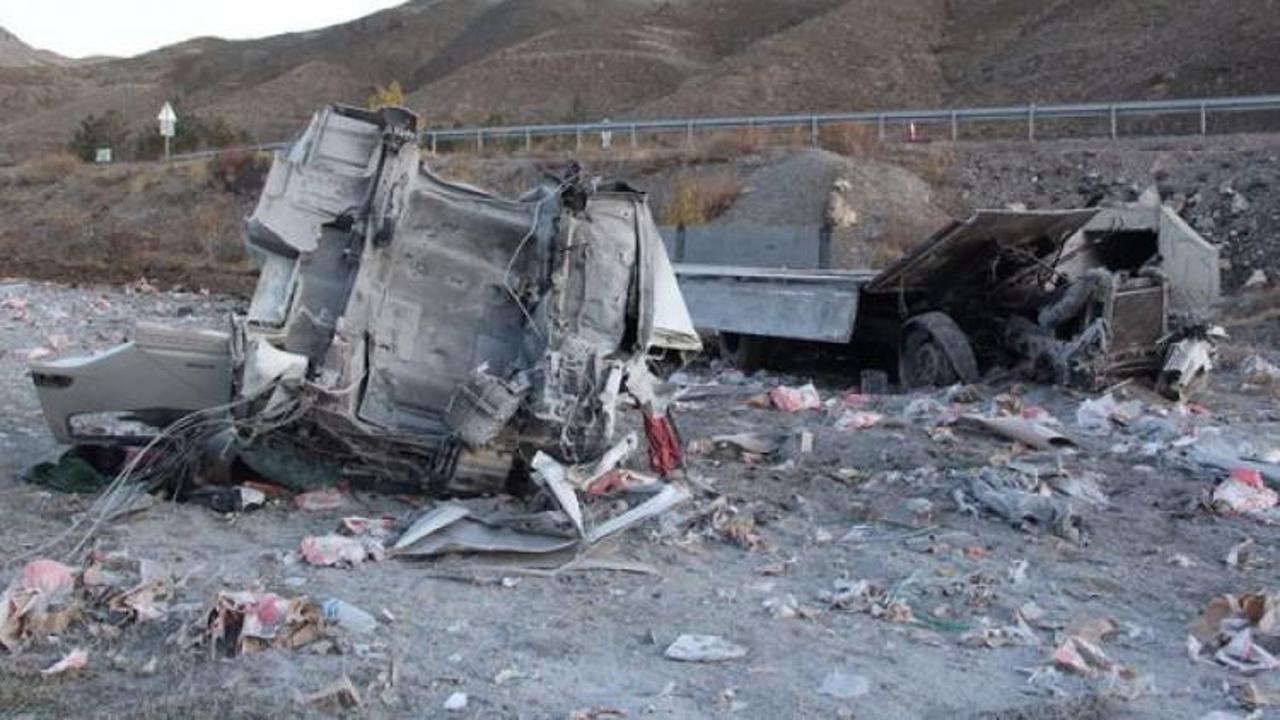 TIR s&uuml;r&uuml;c&uuml;s&uuml;n&uuml;n telefonu faciayı &ouml;nledi