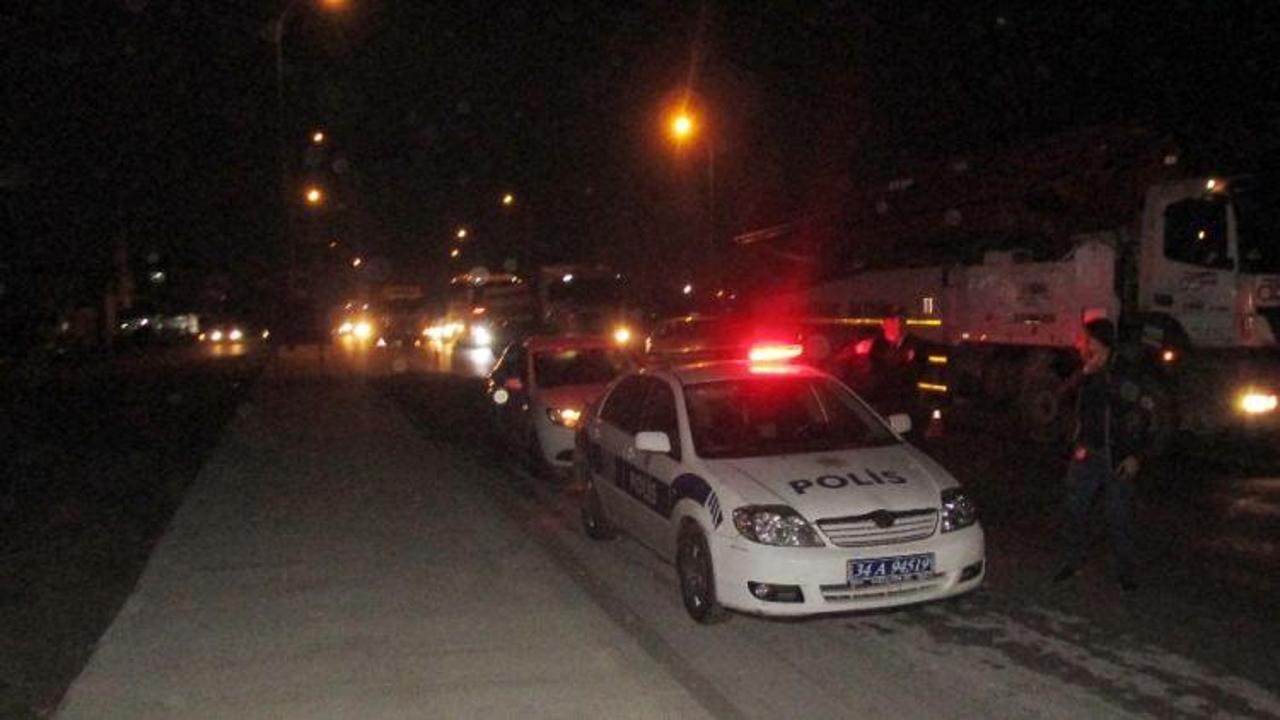 İhbara giden polislere otomobil çarptı: 2 yaralı