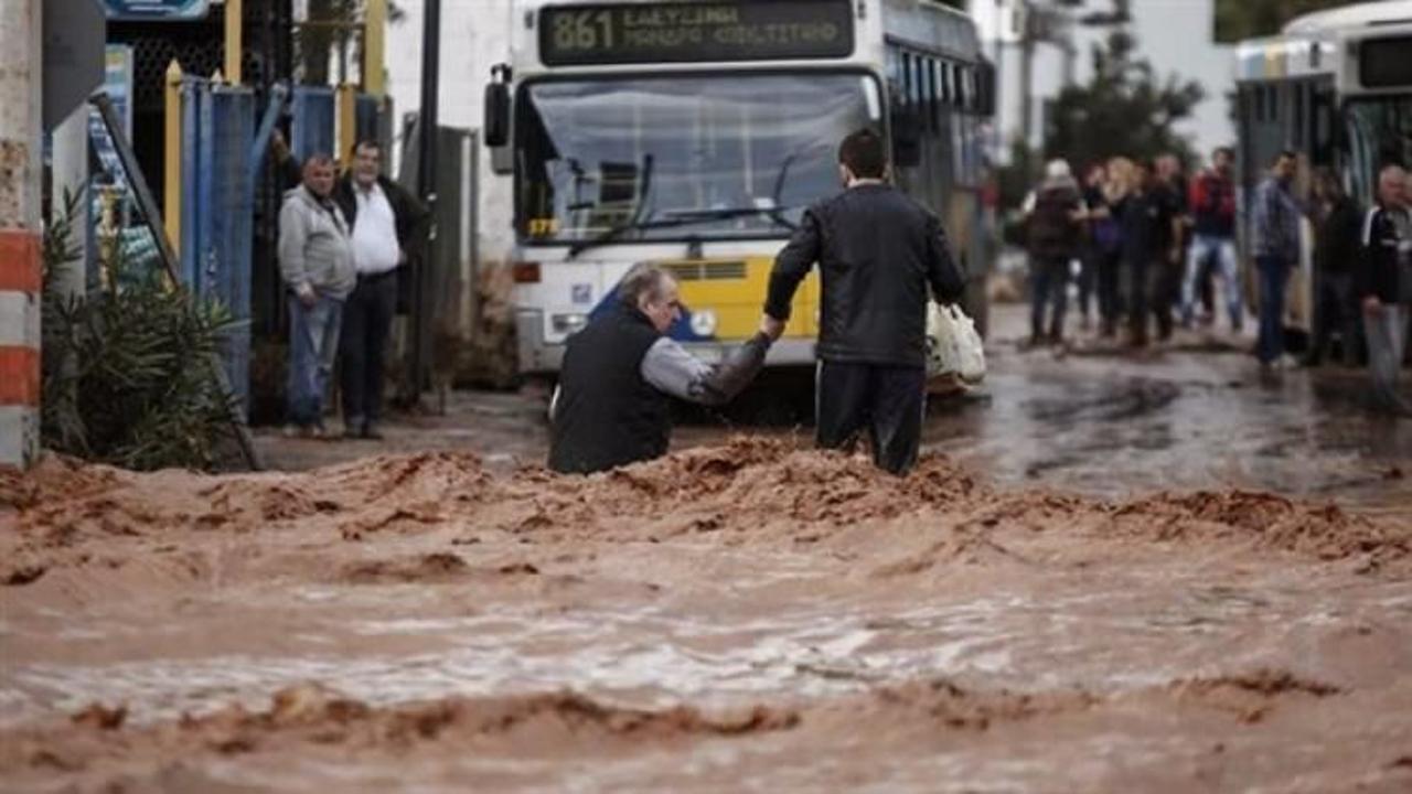 Yunanistan'da sel, ölü sayısı 19'a yükseldi