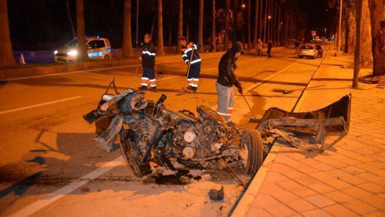 Kaza yapan otomobil ikiye ayrıldı: 5 yaralı