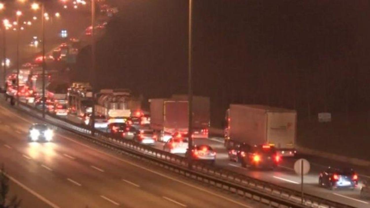 TEM Otoyolu'nu kilitleyen zincirleme kaza