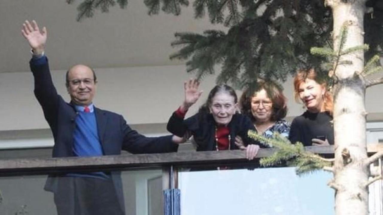 Yıldız Kenter'i ağlatan ziyaret!