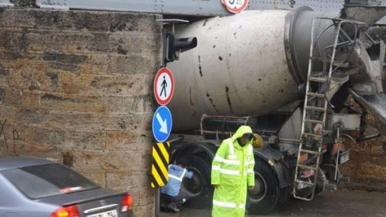 Beton mikseri yatak odasına girdi !