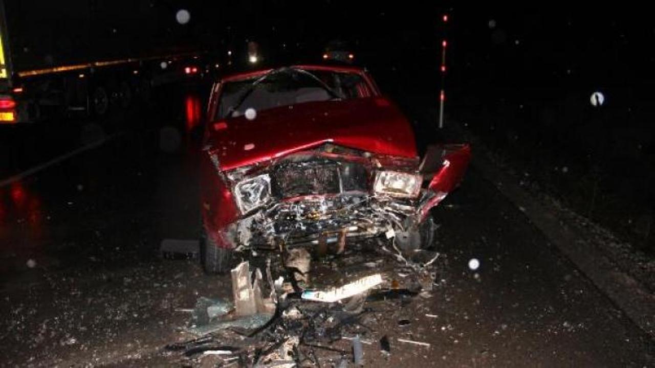 Konya'da iki otomobil &ccedil;arpıştı: 9 yaralı