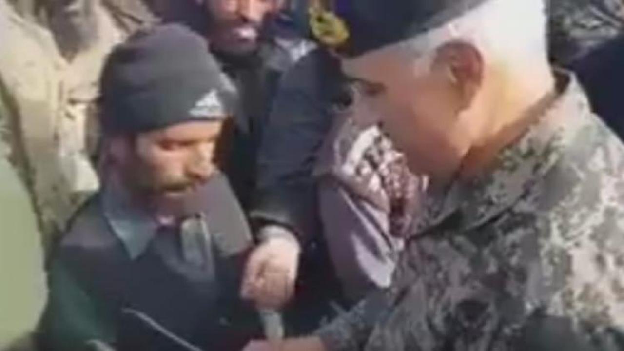 Pakistan Generali isyancılara para dağıttı