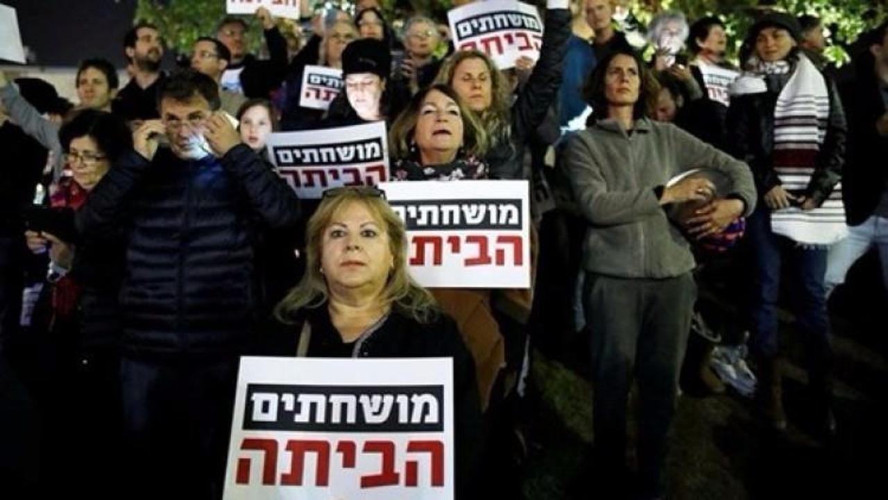 İsrail'de on binler sokağa indi! 'Defol Netanyahu'
