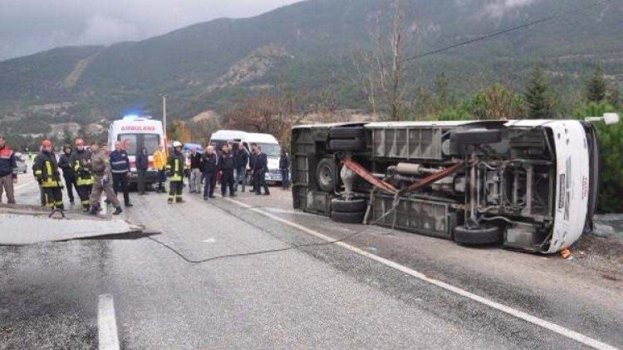 &Ouml;ğrenci midib&uuml;s&uuml; devrildi: &Ccedil;ok sayıda yaralı...