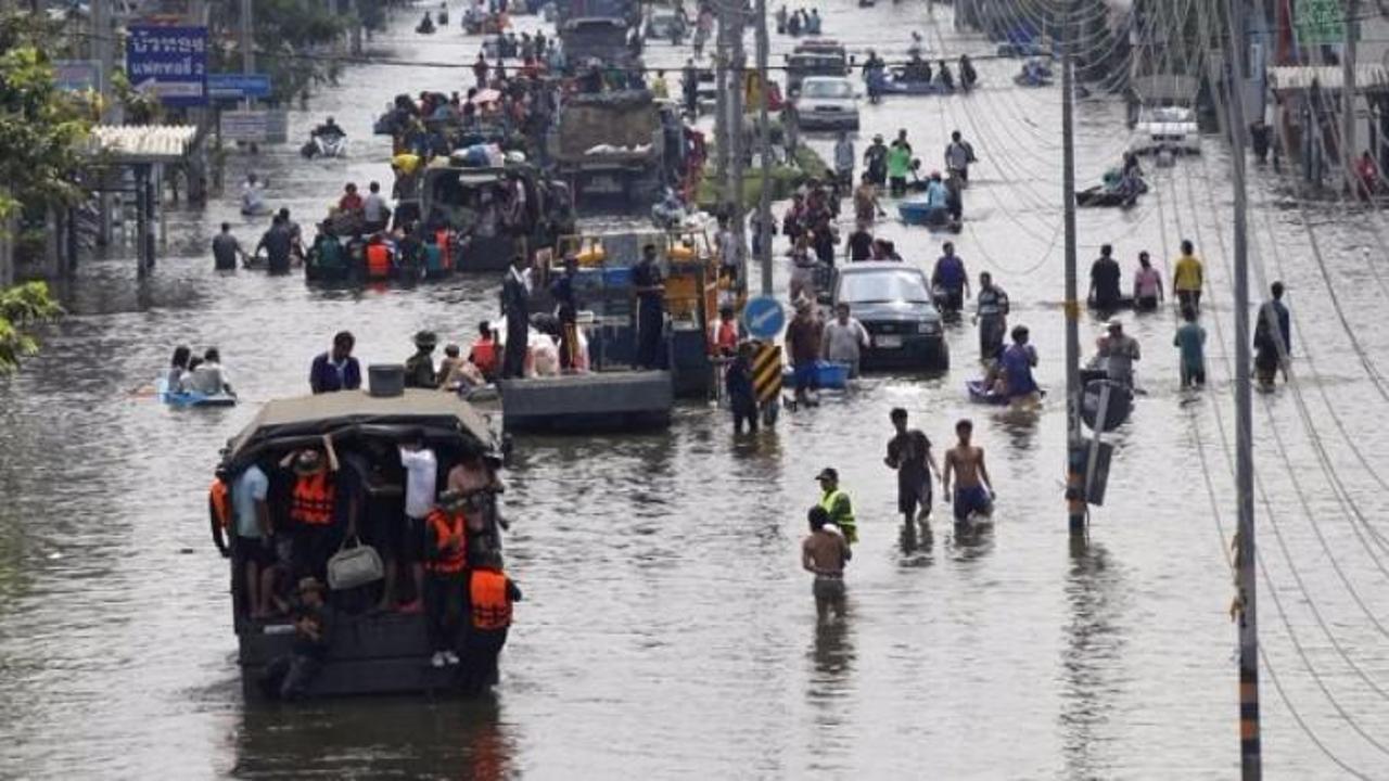 Tayland'ı sel vurdu, kayıp büyük