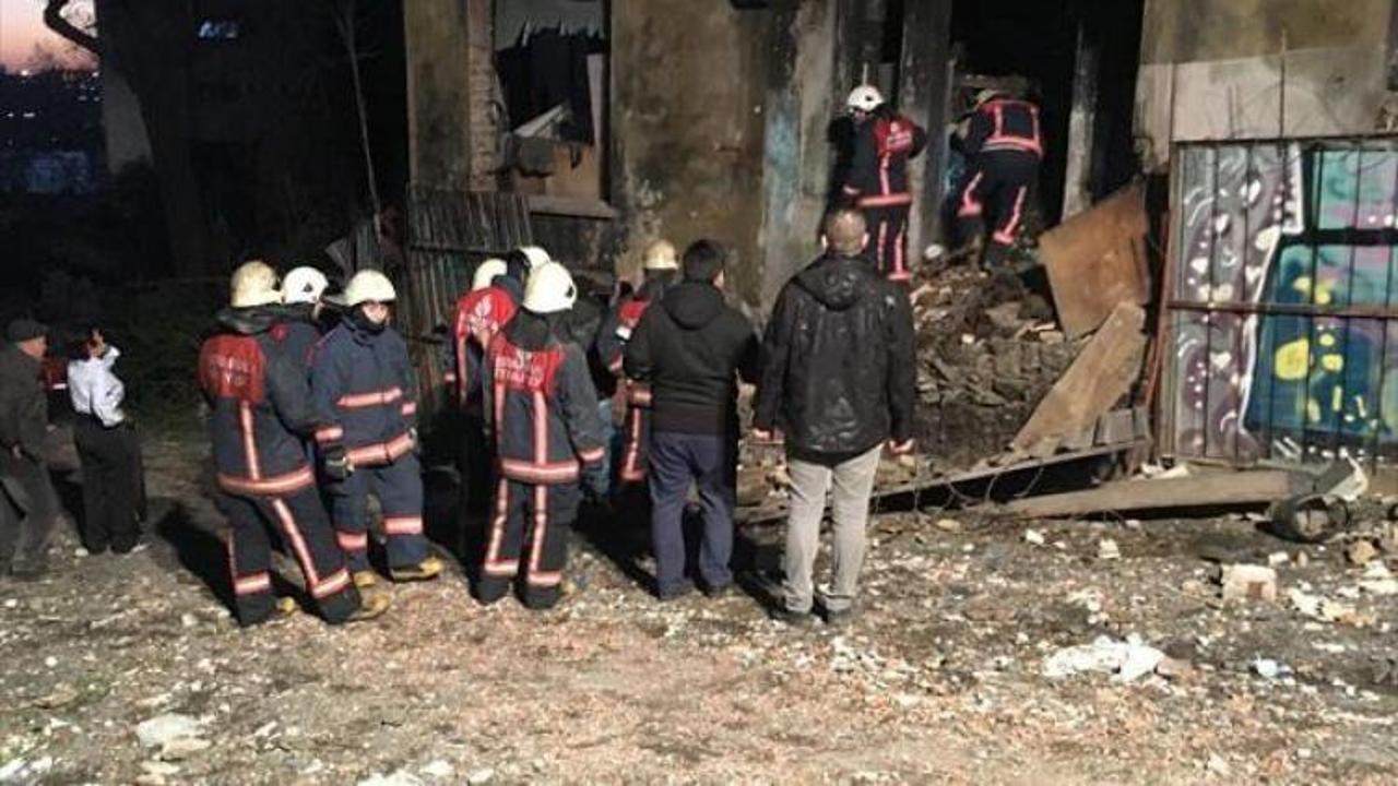 Beyoğlu’nda metruk bina çöktü: 1 ölü  