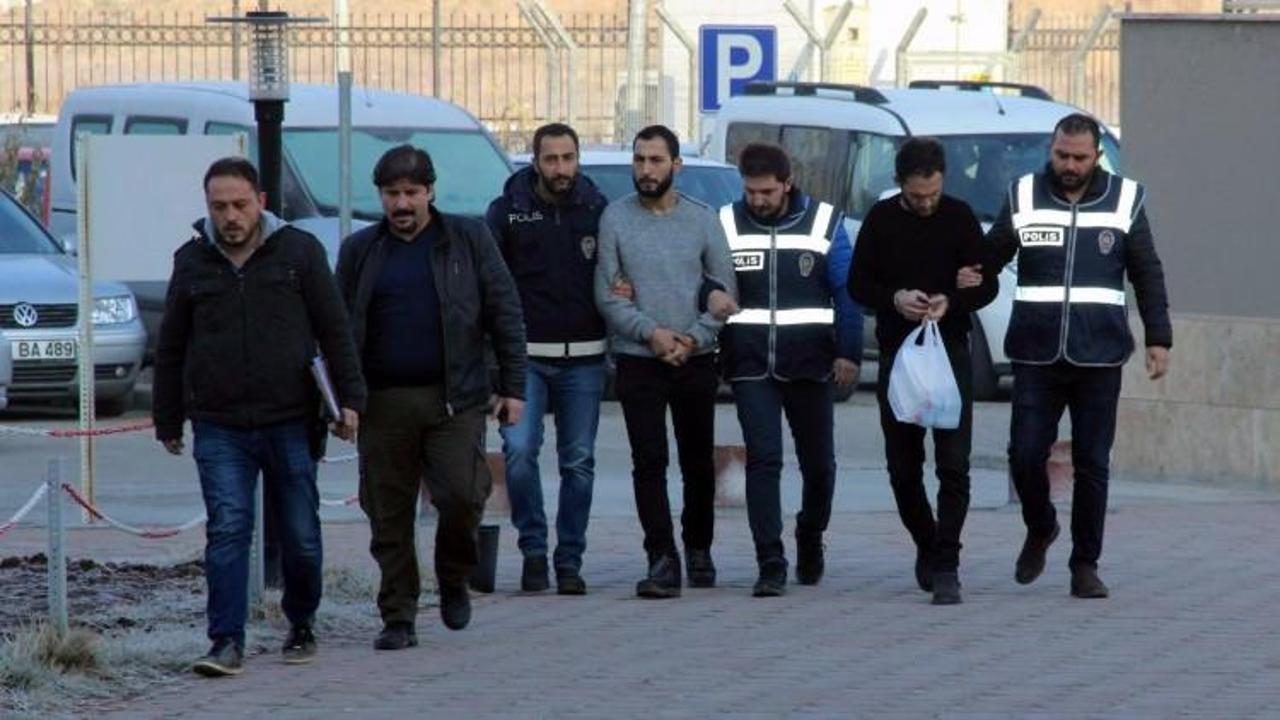 Hırsızlar parayı harcayamadan yakalandı!