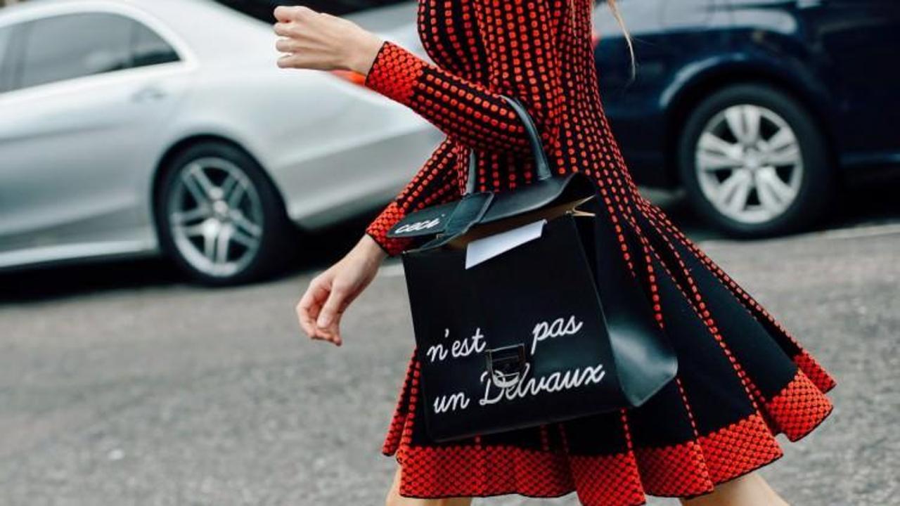 Trend alarmı: Sloganlı çantalar