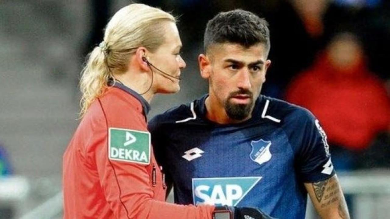 Türk futbolcu alay konusu oldu! Kadın hakem ile...