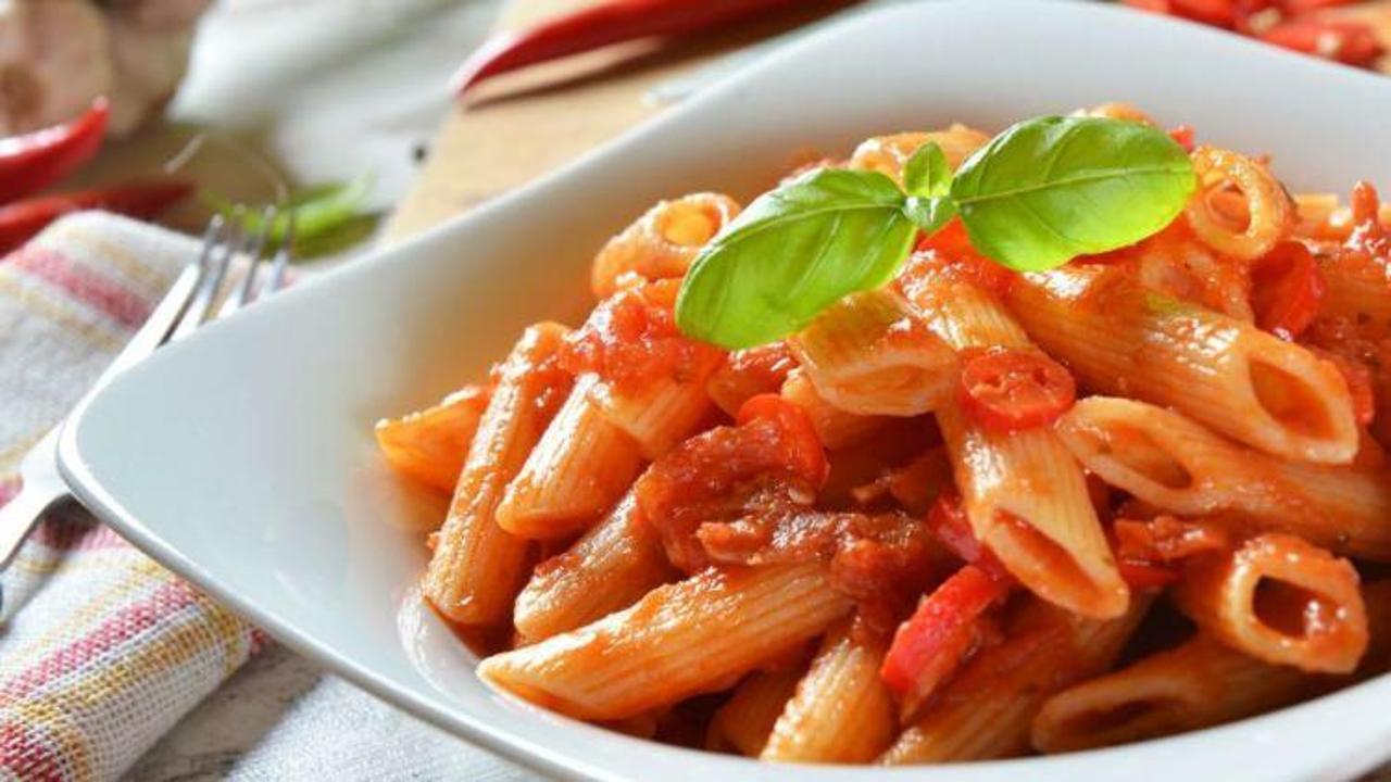 Arabiata soslu makarna tarifi 