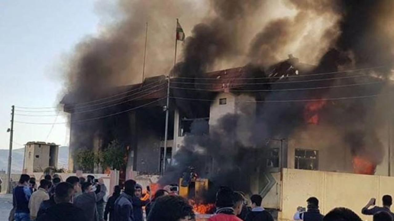 Irak'ın kuzeyi karıştı, binalar ateşe verildi