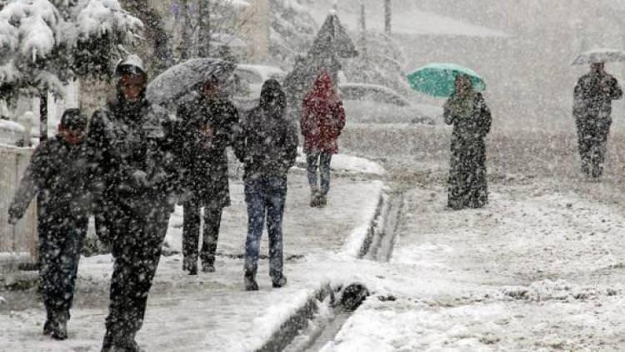 İstanbul'a beklenen kar yağışı geliyor! Saat verdi