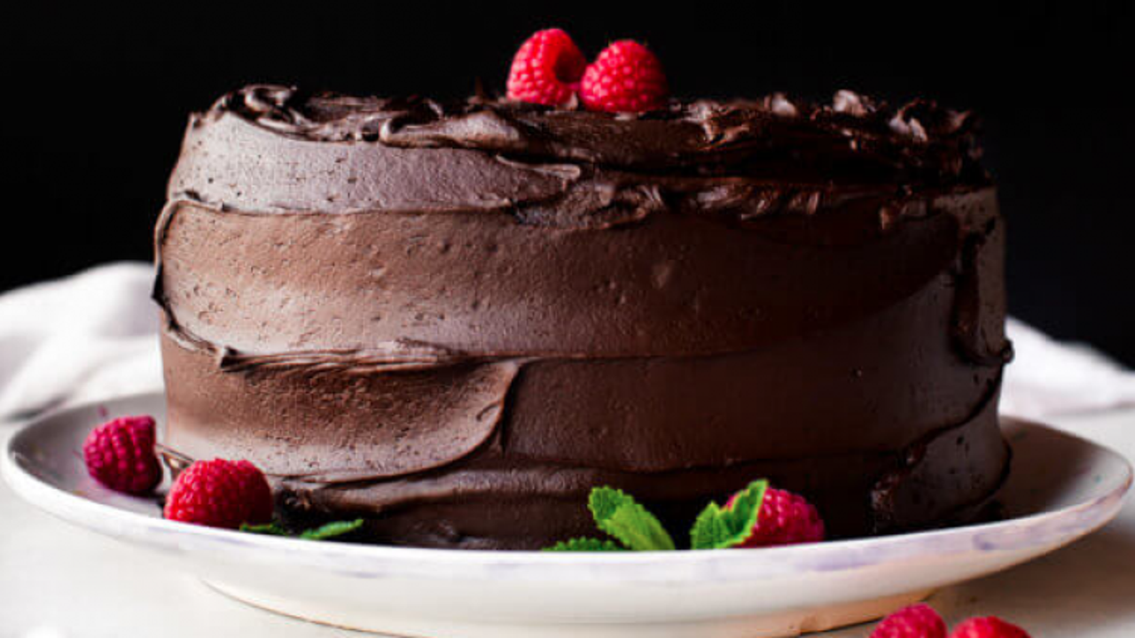 Kakaolu &ccedil;ikolatalı pasta tarifi 