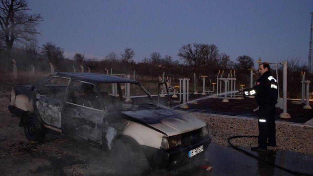 Merzifon'da park halindeki araç yandı