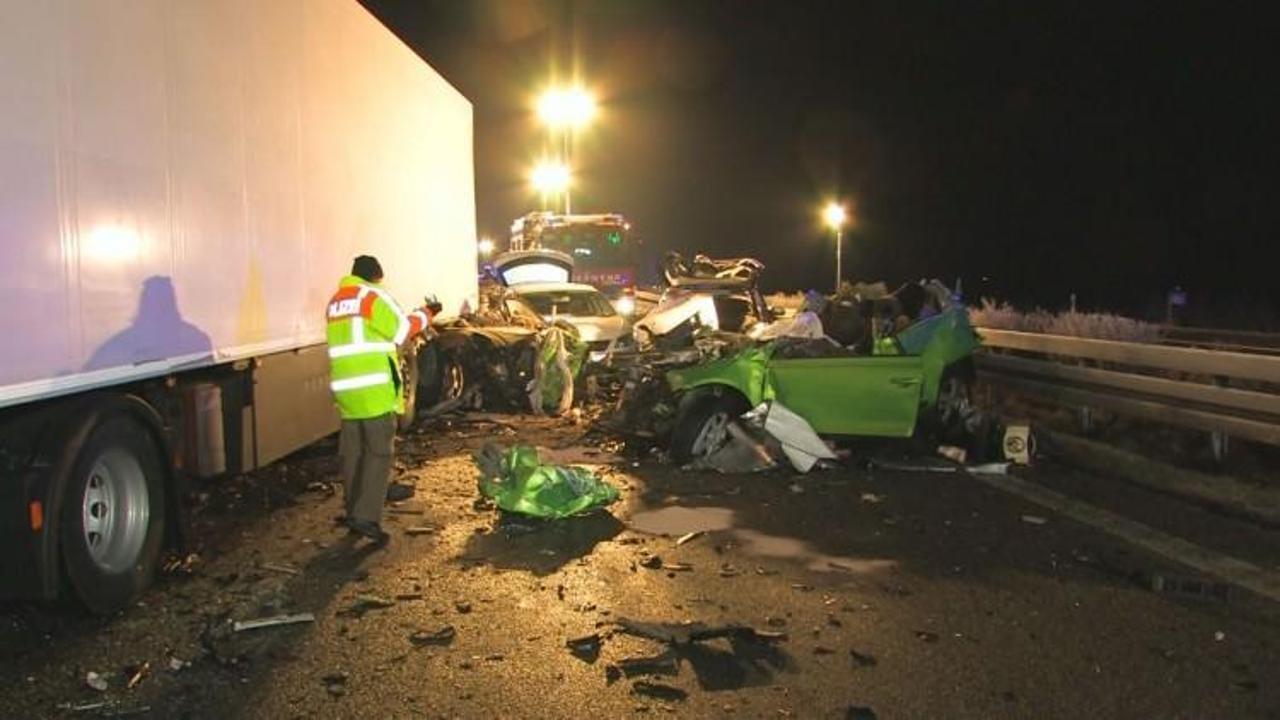 Almanya'da feci kaza: 6 &ouml;l&uuml;