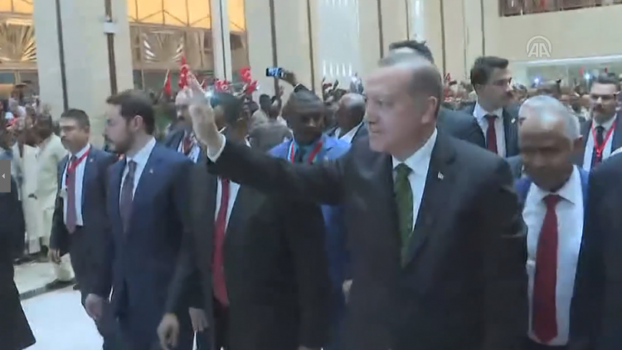 Cumhurbaşkanı Erdoğan'a yoğun sevgi g&ouml;sterisi