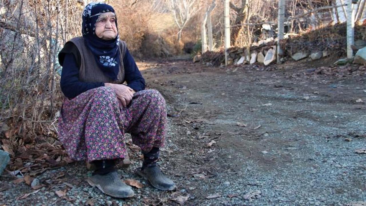  G&uuml;ll&uuml; nine, 1 yıldır kayıp olan eşini bekliyor