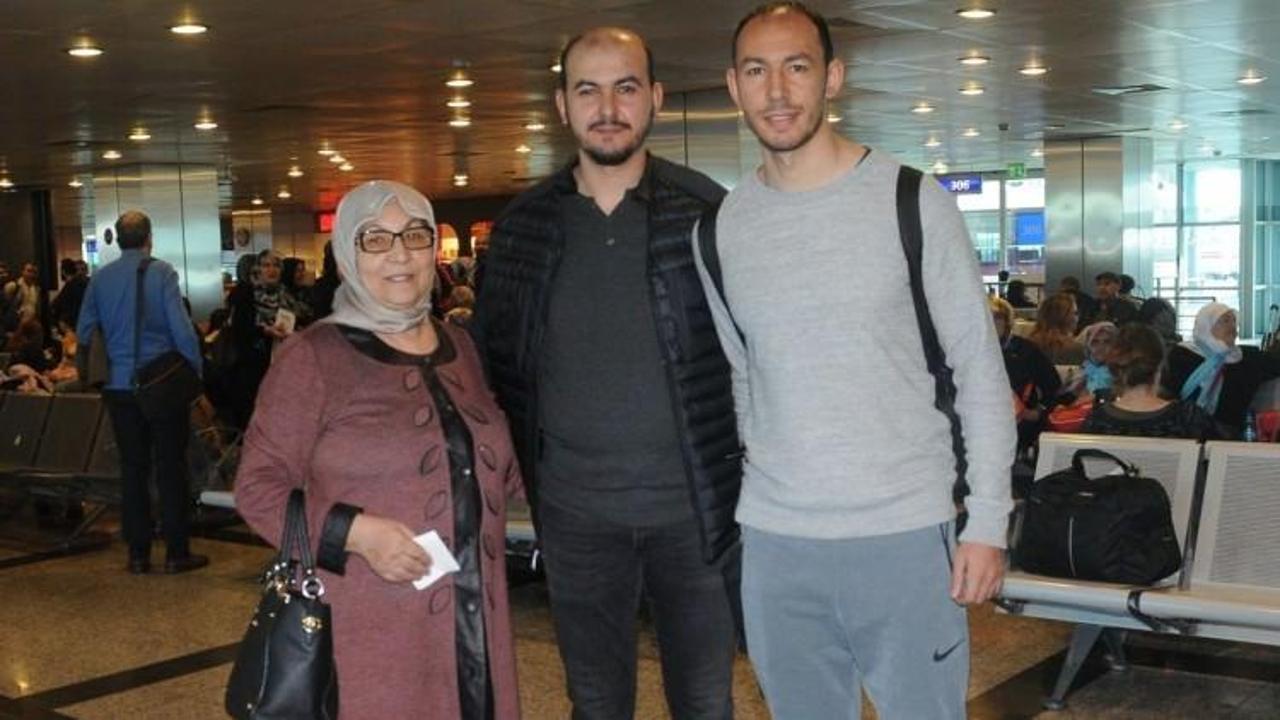 Herkes tatile, Umut Bulut umreye!