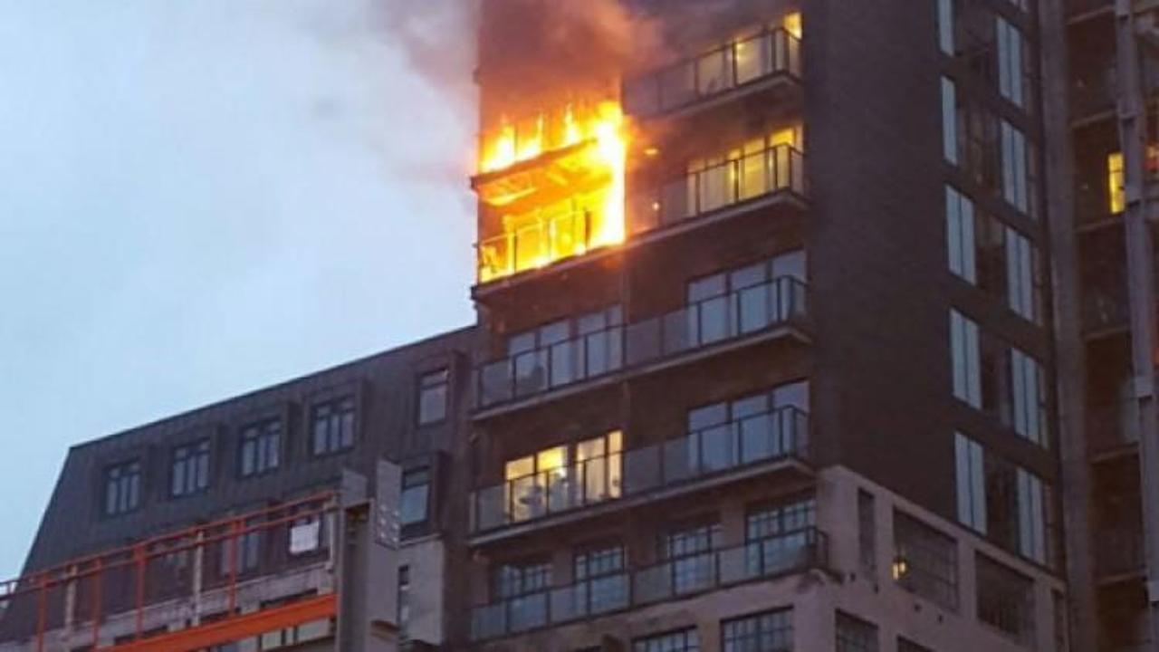 İngiltere'de 12 katlı binada yangın 