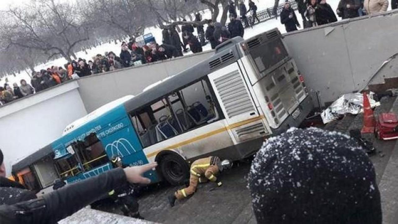 Moskova&rsquo;da otob&uuml;s yayaların arasına daldı: 5 &ouml;l&uuml;!
