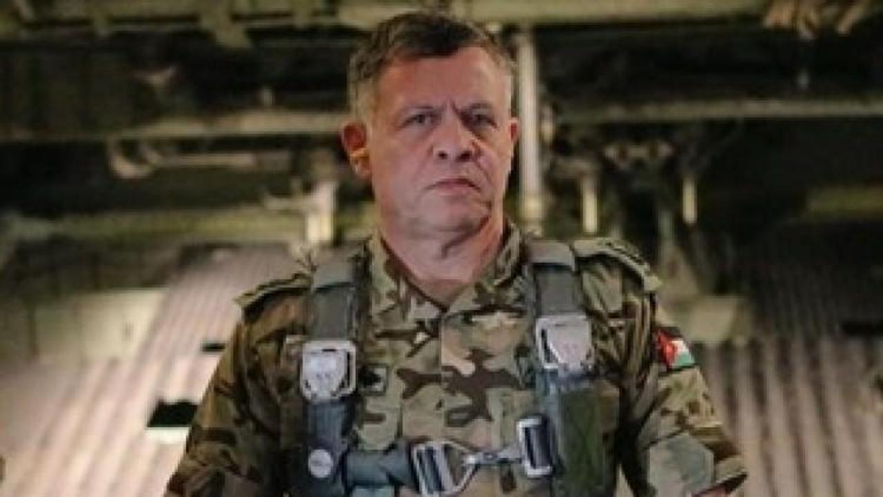 &Uuml;rd&uuml;n Kralı askerliğe soyundu