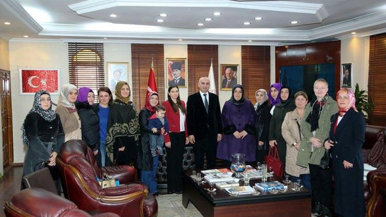 AK Parti'li kadınlardan Yılmazer'e ziyaret