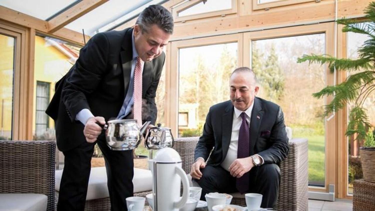  Mevkidaşından Çavuşoğlu'na Türk çayı 