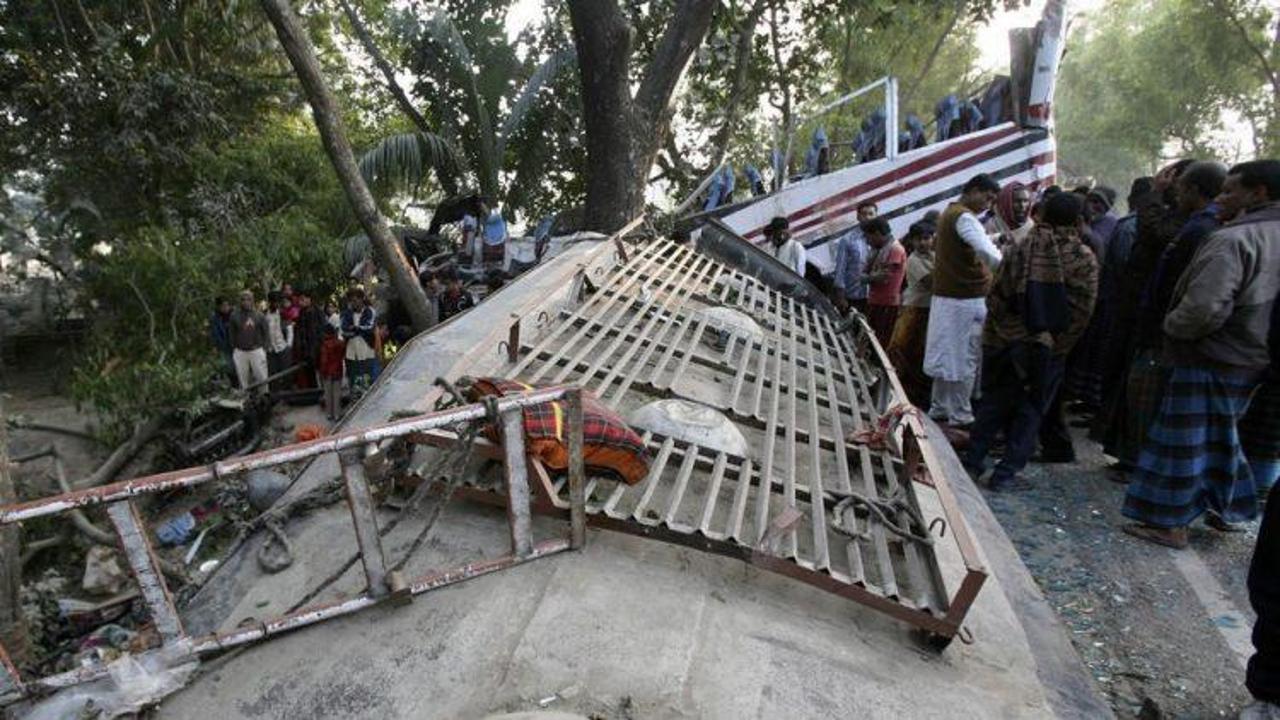 Bangladeş'te otobüs kazası: 7 ölü, 20 yaralı