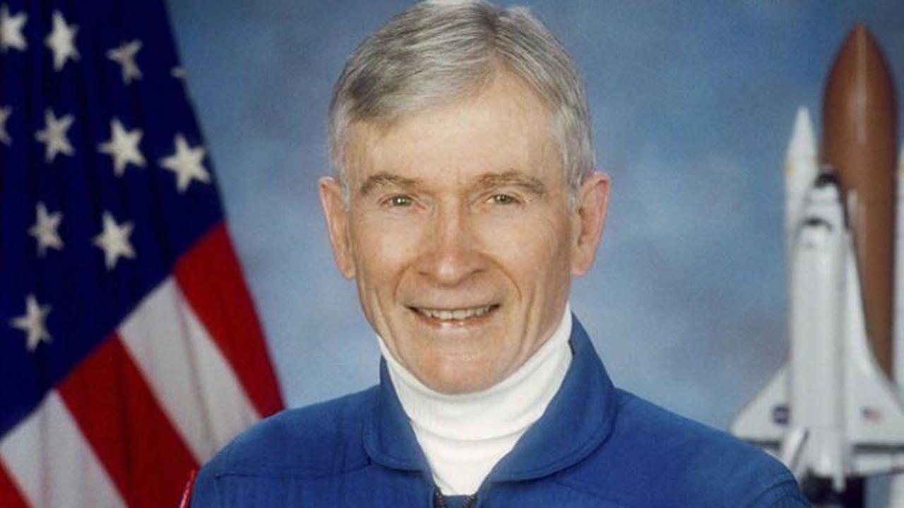 Efsanevi NASA astronotu hayatını kaybetti 