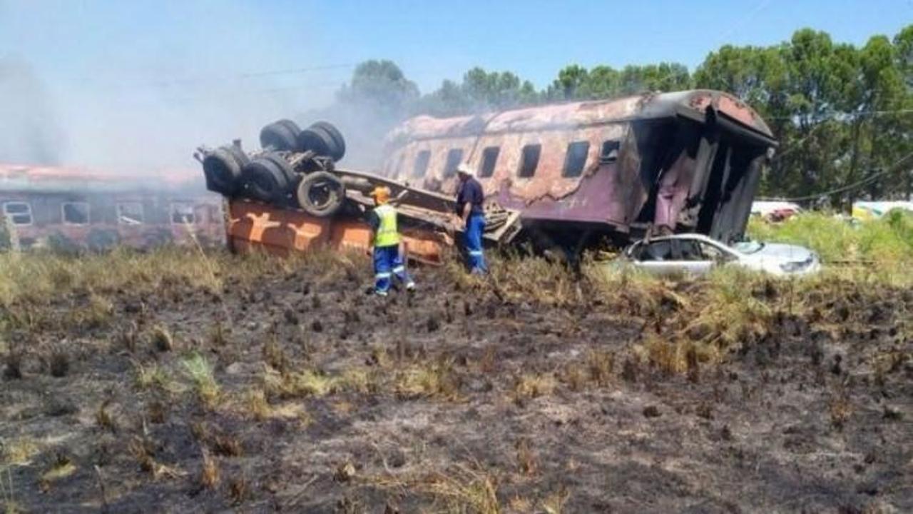 Güney Afrika'da tren kazası: ölüler var