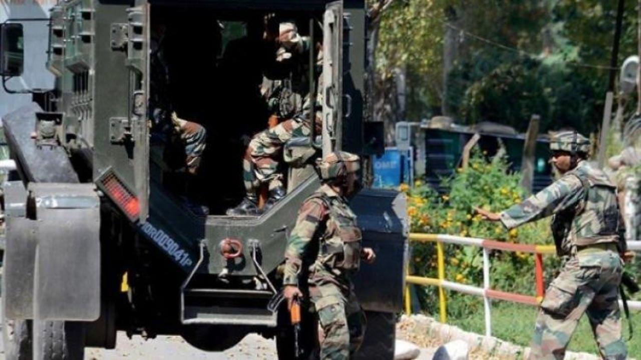 Pakistan ile Hindistan askerleri arasında çatışma