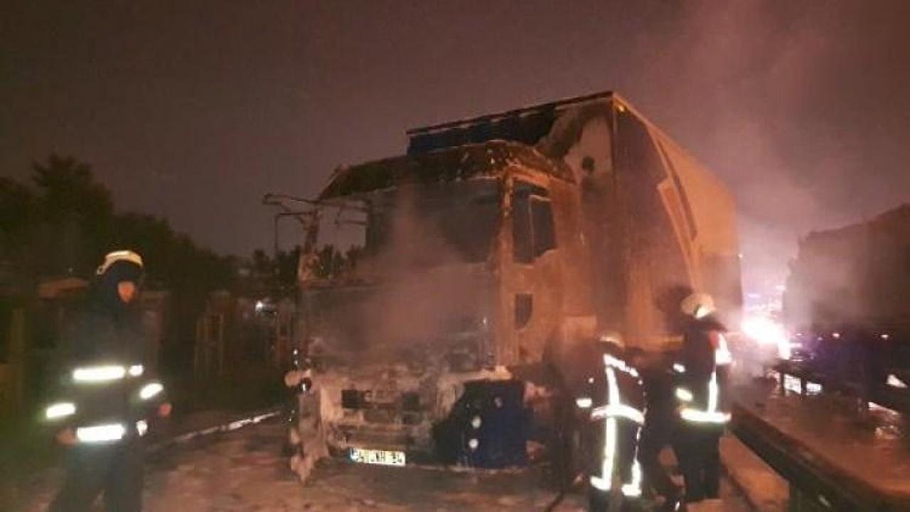 TEM Otoyolu'nda kamyon yangını