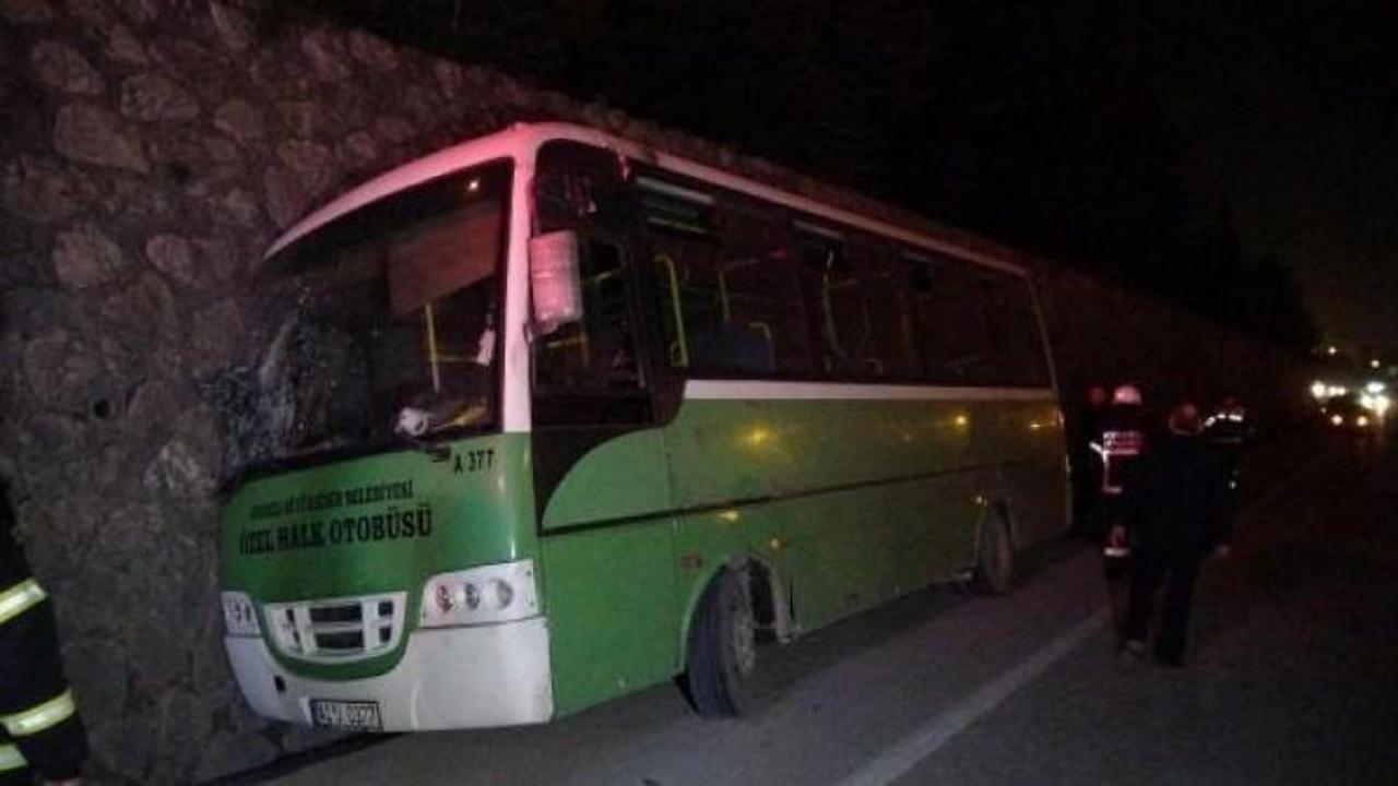 Halk otobüsü su kanalına girdi: 3 yolcu yaralandı