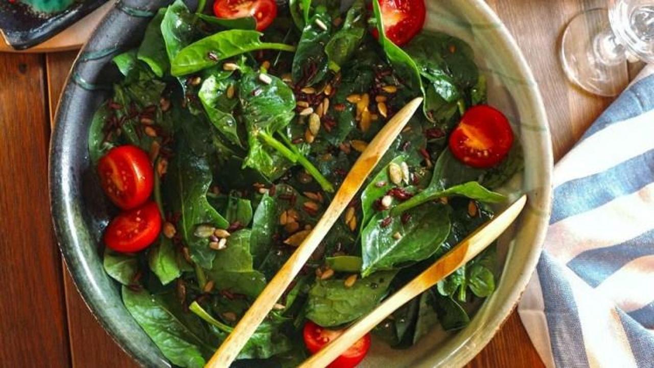 Ispanak salatası tarifi 