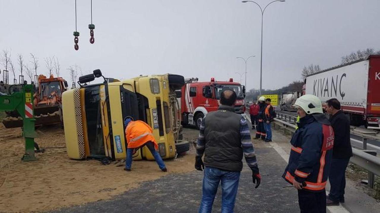 TEM'de korkunç kaza: İstanbul yönü trafiğe kapandı