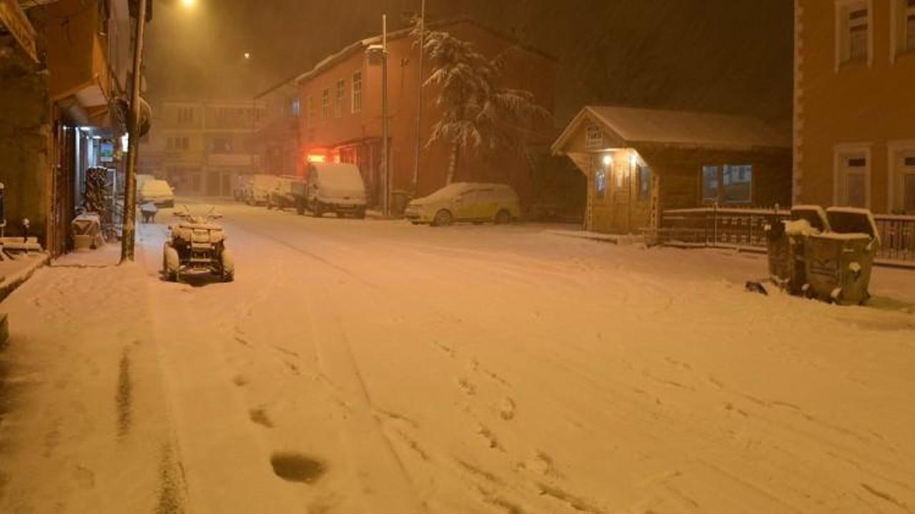 Yoğun kar yağışı nedeniyle okullar tatil edildi!
