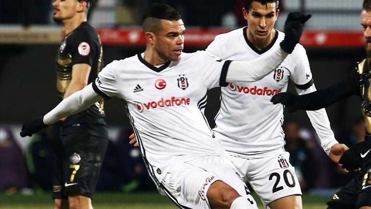 Beşiktaş'ta Pepe şoku! Oyuna devam edemedi