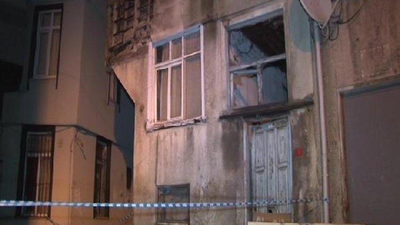 Beyoğlu'nda metruk bina çöktü