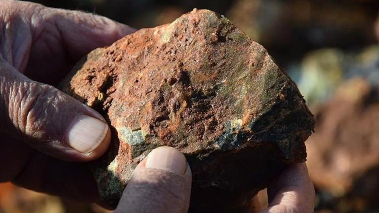 Ekmeğini taştan &ccedil;ıkarıyor! 35 yıl peşinden koştu..