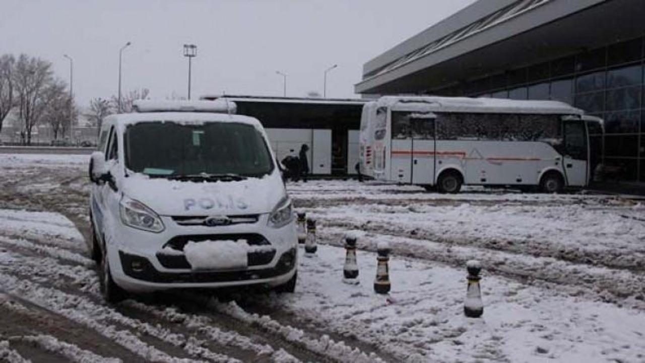 Sivas'ta yoğun kar! Çevre illerle bağlantı kesildi