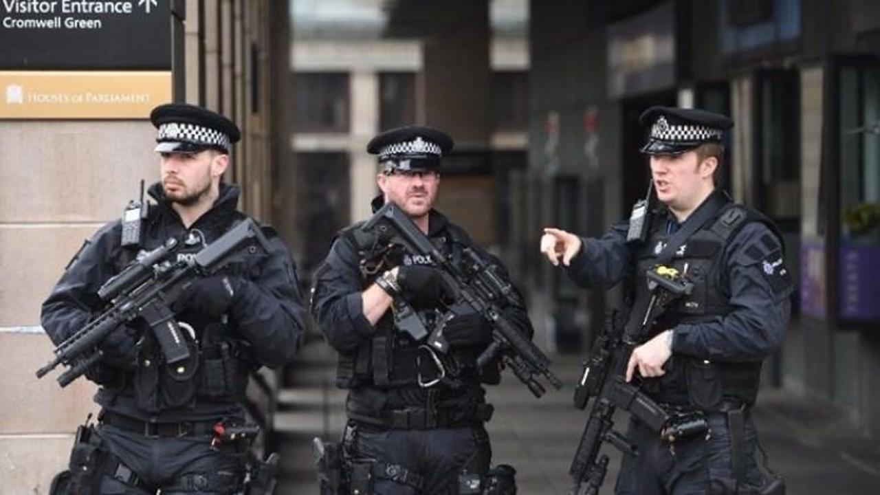 Londra'da polis alarma geçti!