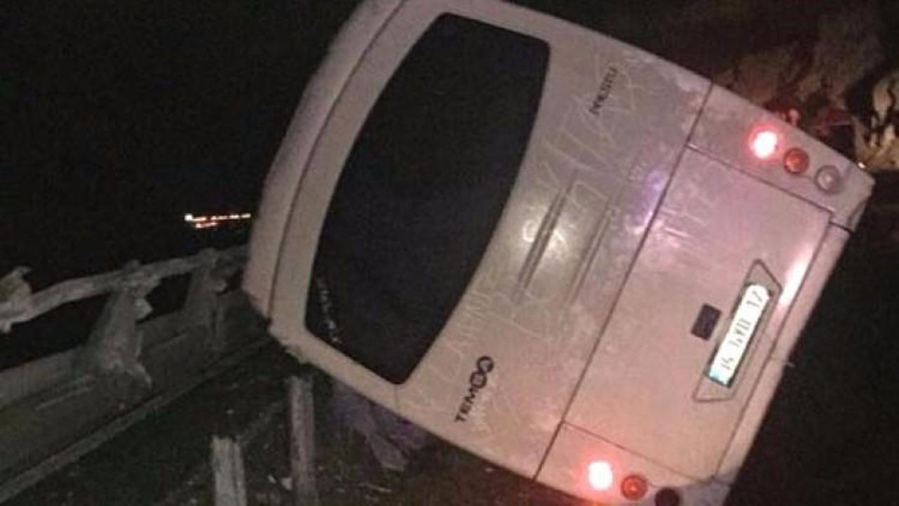 Beşiktaşlı taraftarları taşıyan otob&uuml;s kaza yaptı