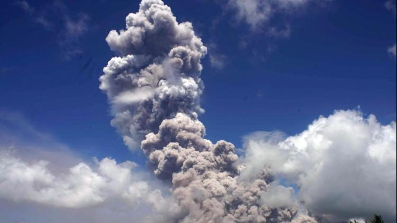 1 hafta &ouml;nce harekete ge&ccedil;mişti! Yanardağ patladı